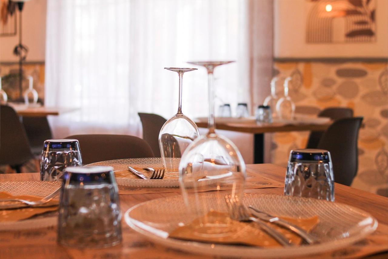 Hotel Restaurante Via Sevilla - Cadiz By Ma 22 Puntos El Cuervo  Kültér fotó